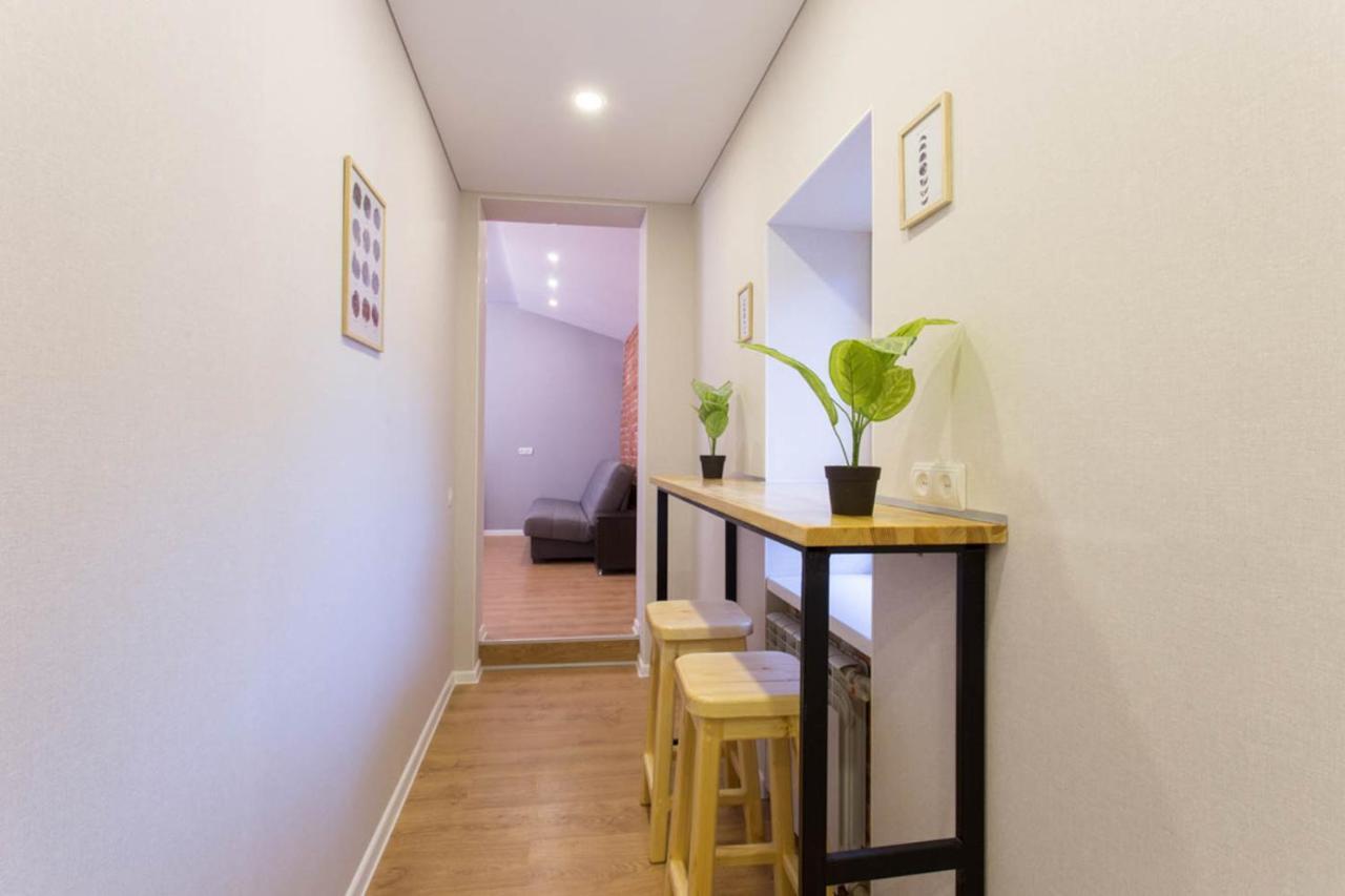 Studio Near Metro Yaroslava Mudroho, Universytet - Mykoly Khvylovoho Str 5-3 Charkiv Exteriör bild