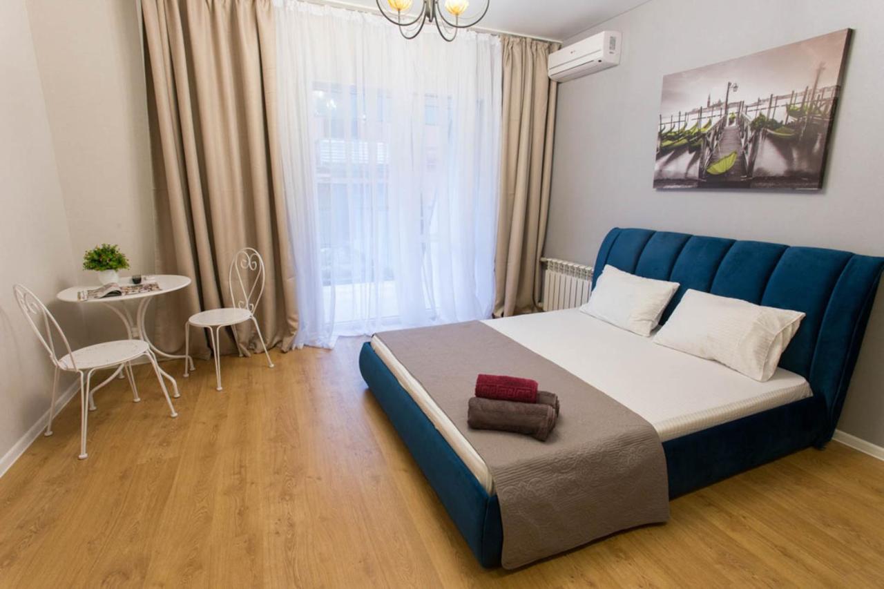 Studio Near Metro Yaroslava Mudroho, Universytet - Mykoly Khvylovoho Str 5-3 Charkiv Exteriör bild