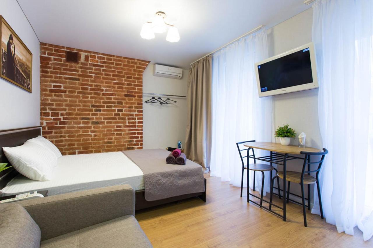 Studio Near Metro Yaroslava Mudroho, Universytet - Mykoly Khvylovoho Str 5-3 Charkiv Exteriör bild