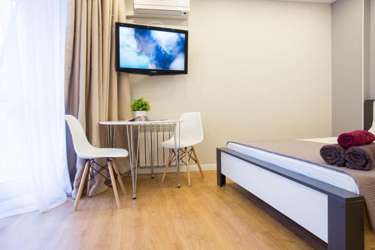 Studio Near Metro Yaroslava Mudroho, Universytet - Mykoly Khvylovoho Str 5-3 Charkiv Exteriör bild