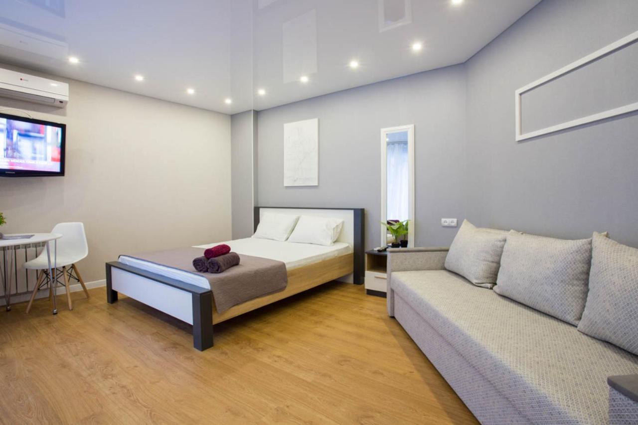 Studio Near Metro Yaroslava Mudroho, Universytet - Mykoly Khvylovoho Str 5-3 Charkiv Exteriör bild